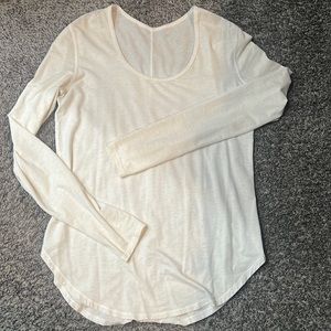 Lululemon round neck oatmeal color size 8 with thumb holes no snags in fabric